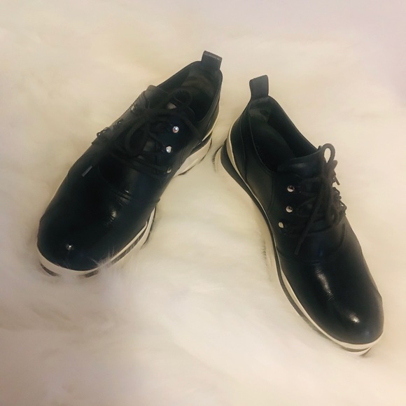 Authentic louis vuitton shoes - Picture 2 of 14